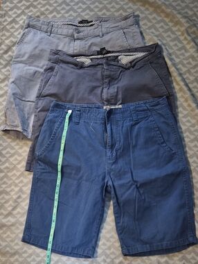 3 pack Men's Chino Shorts in Blue, Gray and Charcoal size 32/33
